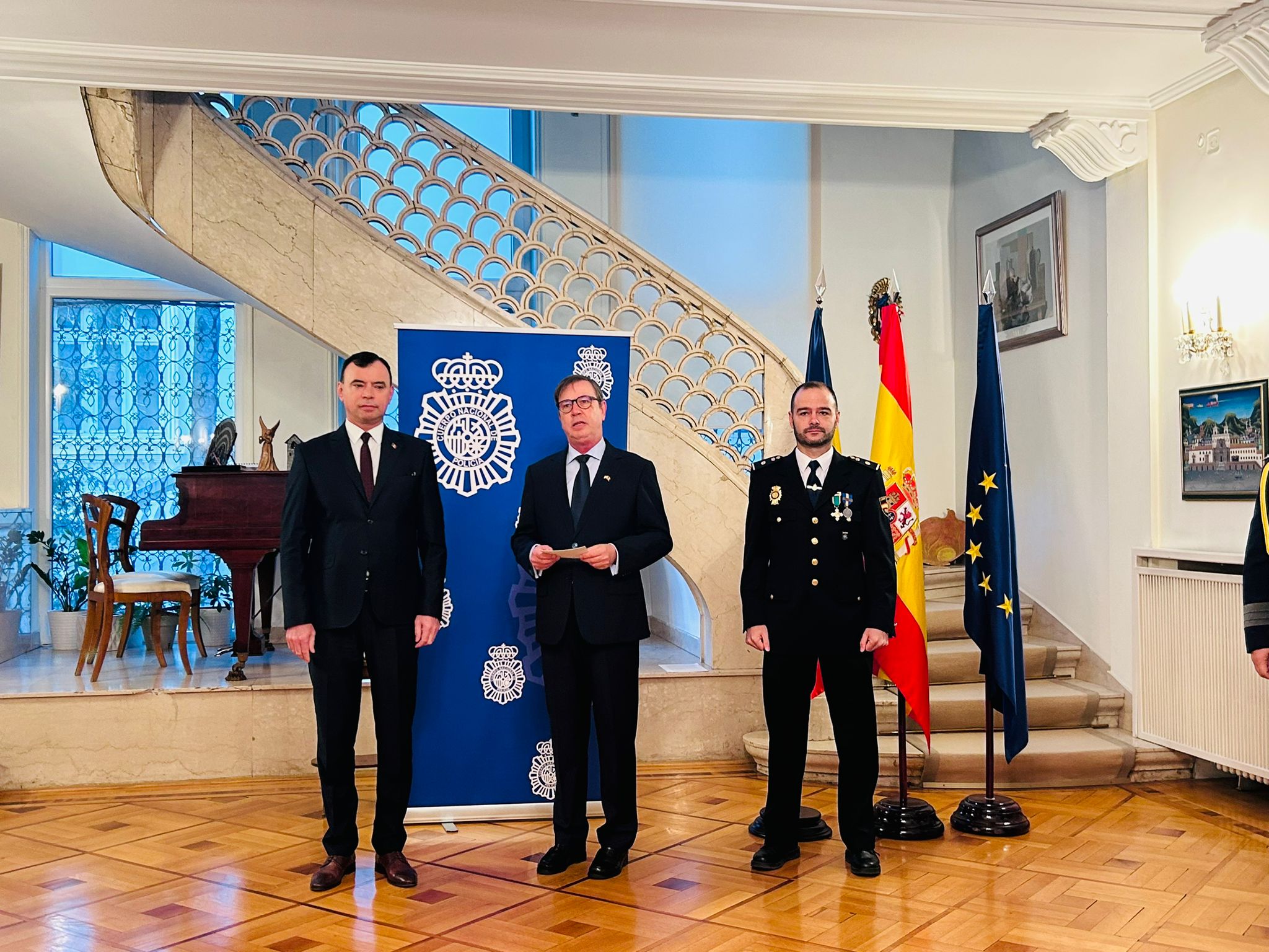 200 años policia nacional.jpg