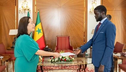 La Embajadora de España presenta sus cartas credenciales al Presidente de la República de Senegal