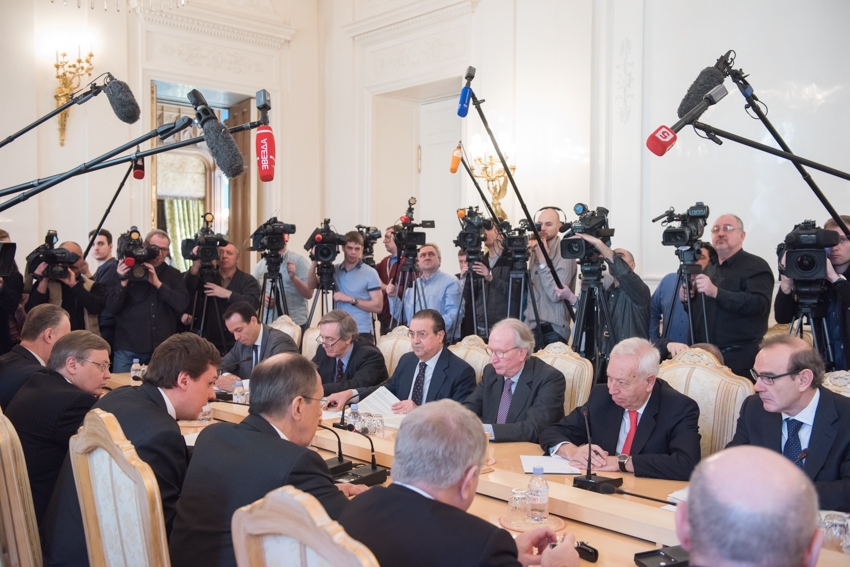 20150310 - Medios cubren reunión de García-Margallo y Lavrov.JPG