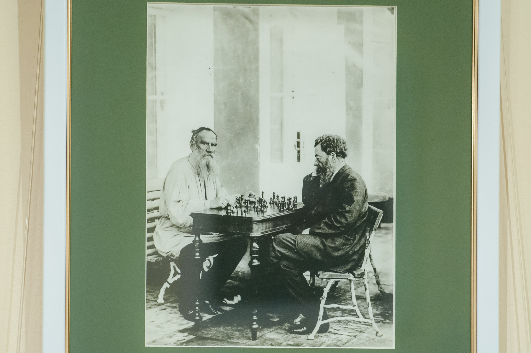 20160427 - 1 Expo Tolstoi fin Año Dual.jpg