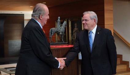 Entrega por el Rey Don Juan Carlos del galardón "Bernardo de Gálvez" al Senador Bob Menendez en la Embajada